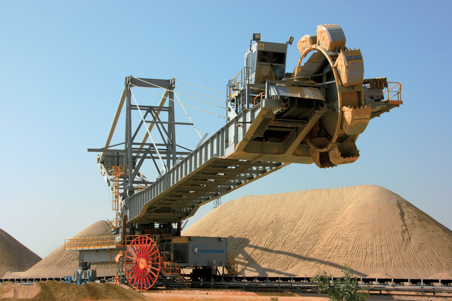 Bulk rock phosphate loading for export